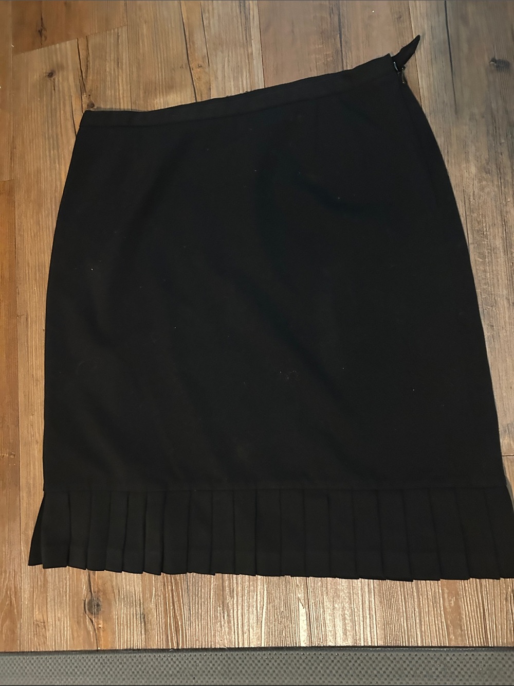 Rafaella Classic Black Pleated-Hem Women's Skirt